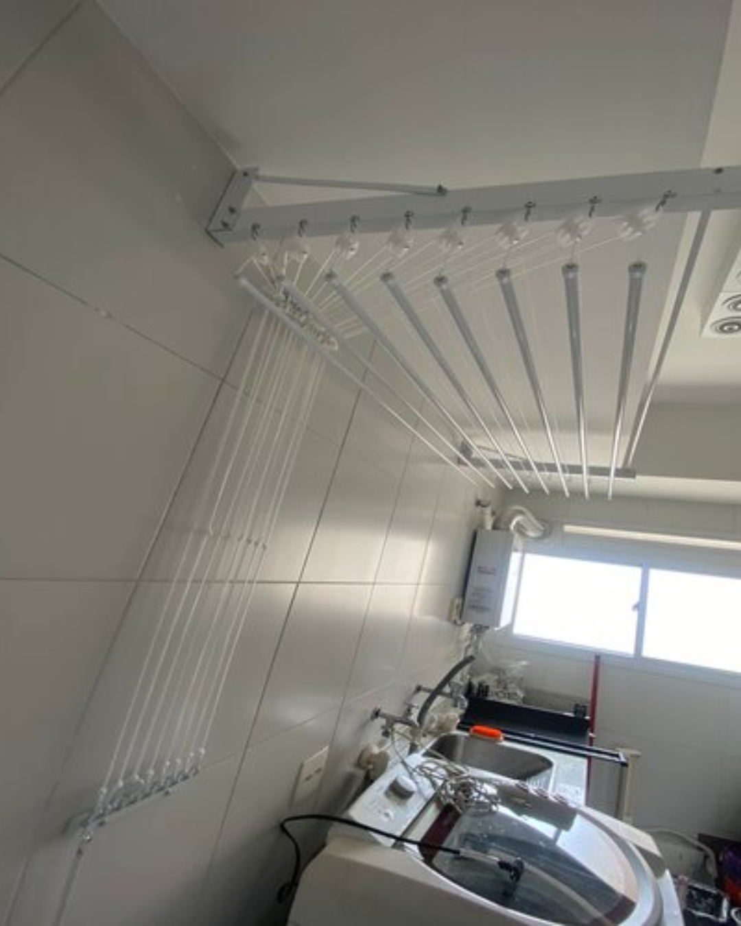 Varal de Parede de varetas independentes.